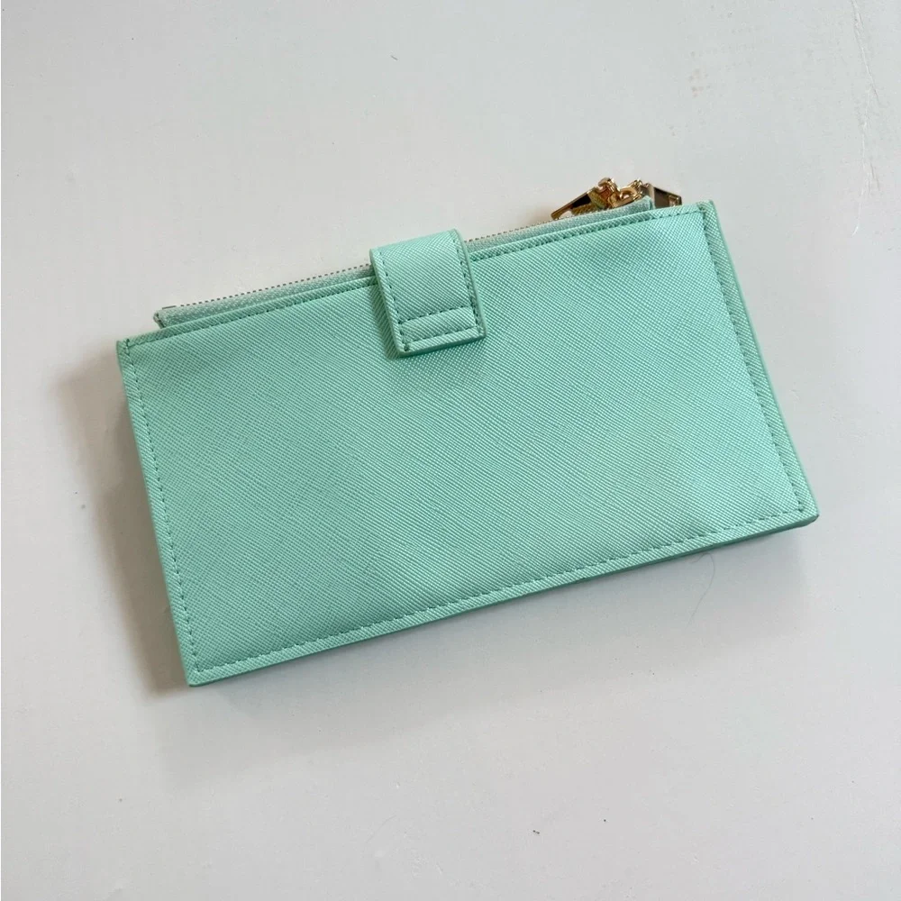 Travelambo Mint Green Women's Travel Wallet NWOT Vacation Pastel Card Holder